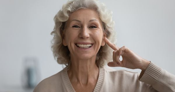 Apparecchi acustici per anziani: 5 caratteristiche - Euroson